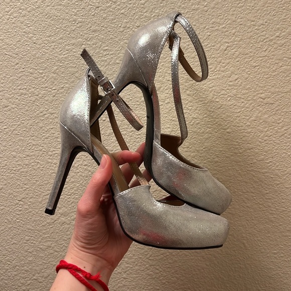 BRASH Shimmering Silver High Heels Size 7 Ankle Strap and Cross Over Strap - Picture 13 of 13